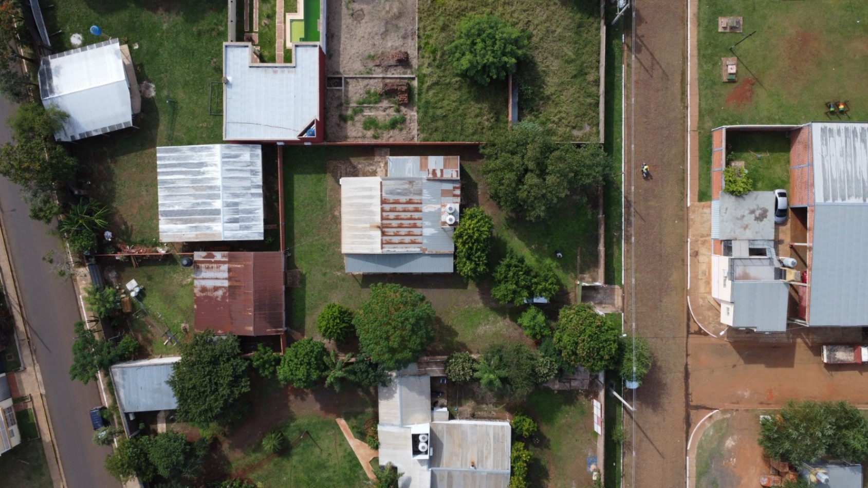 IMPORTANTE LOTE, EXCELENTE UBICACION, CON CASA HABITABLE. CONSULTE