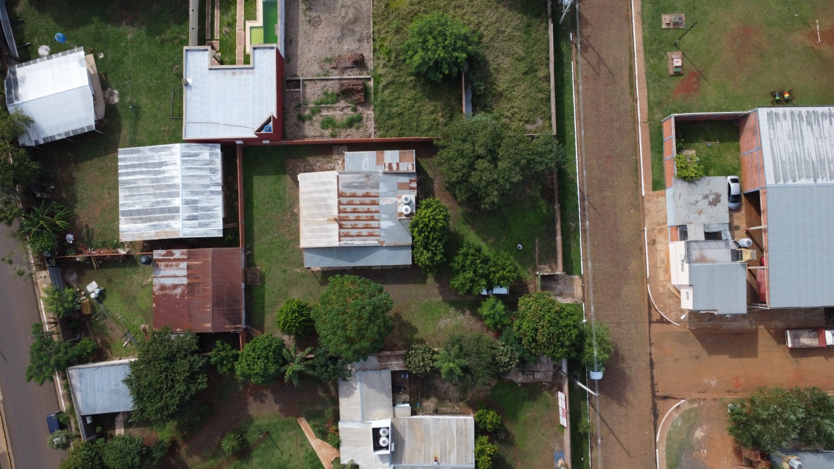 IMPORTANTE LOTE, EXCELENTE UBICACION, CON CASA HABITABLE. CONSULTE